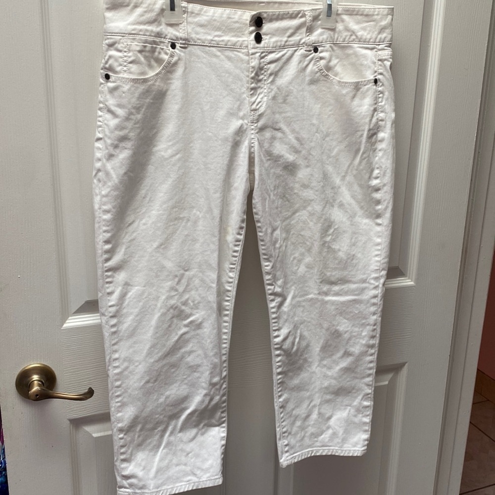Q womens Talbots casual solid white crop denim jeans size 16. Nice condition